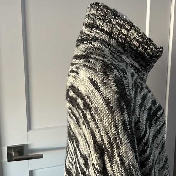 Gypsy 05 Hollywood Zip Cardigan w/pockets - Picture 8 of 15